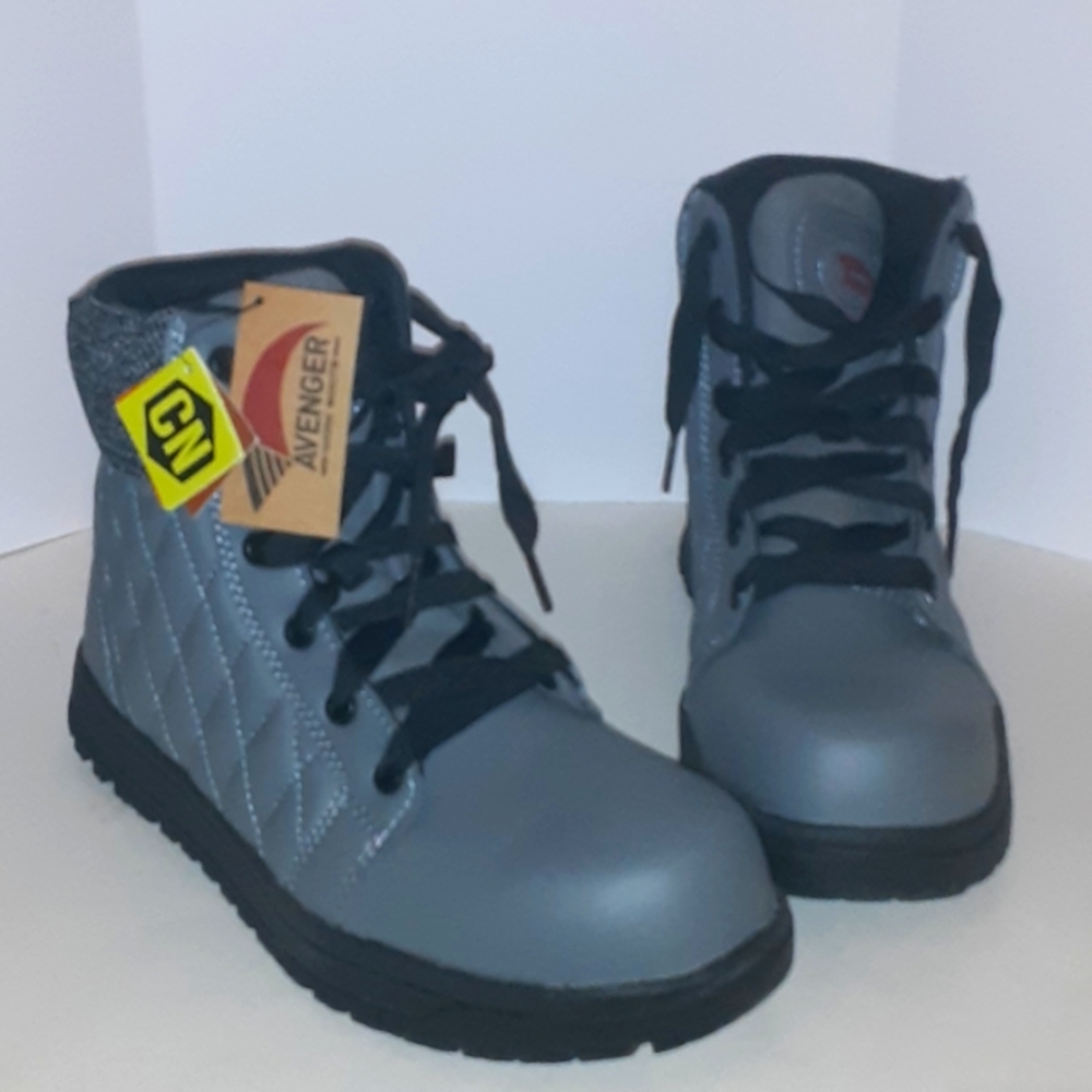 Brand new Avenger shoes. Grey color. (EBS)